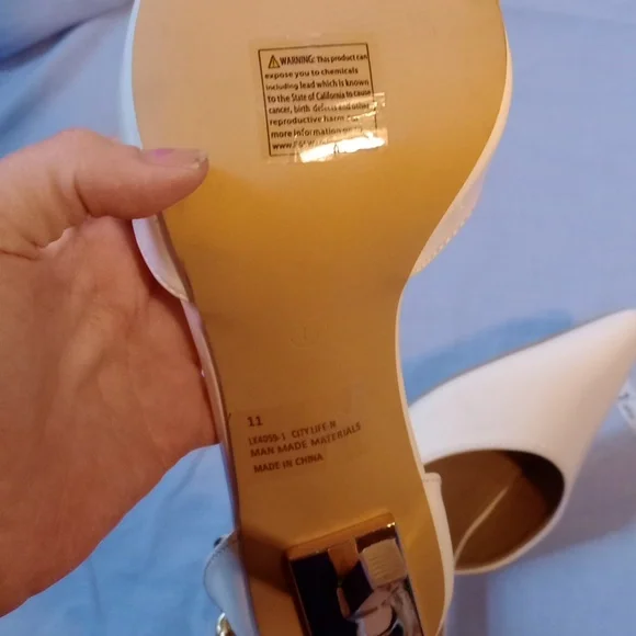 Fashion Nova White and Gold Stiletto Heels with Gold Ankle Chains. Size11 - Picture 9 of 10